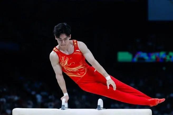 日本体操选手表现出色夺得金牌