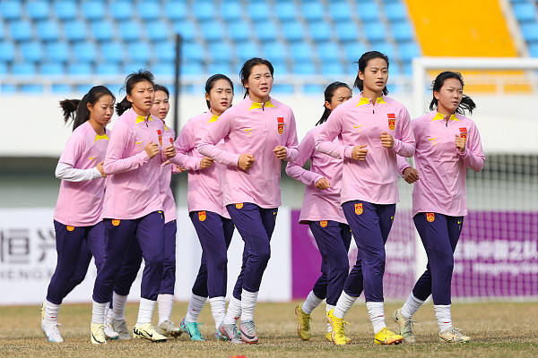 中国女足备战关键战役，决战之际