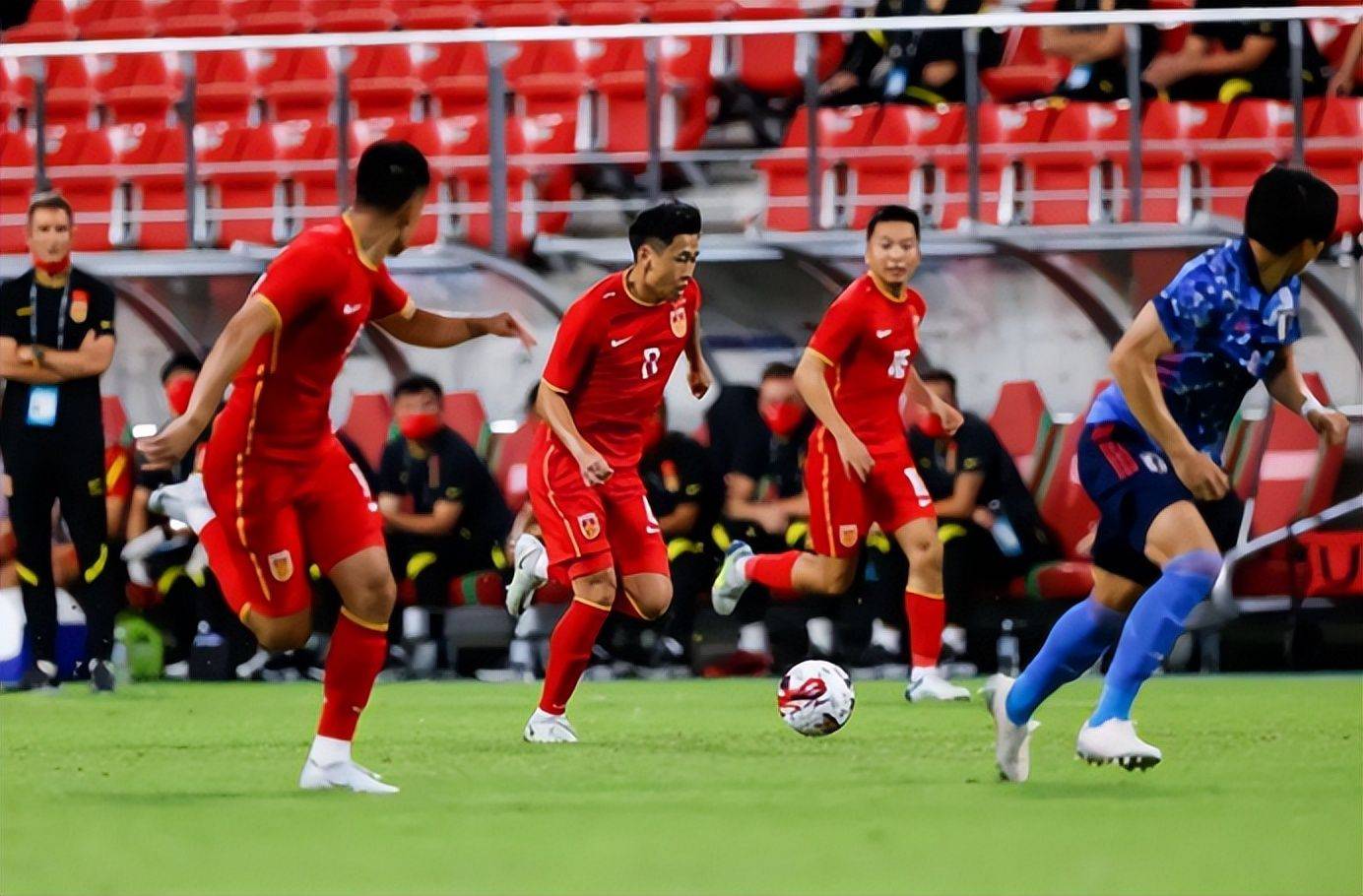 中国队大胜加拿大：取得胜利开门红