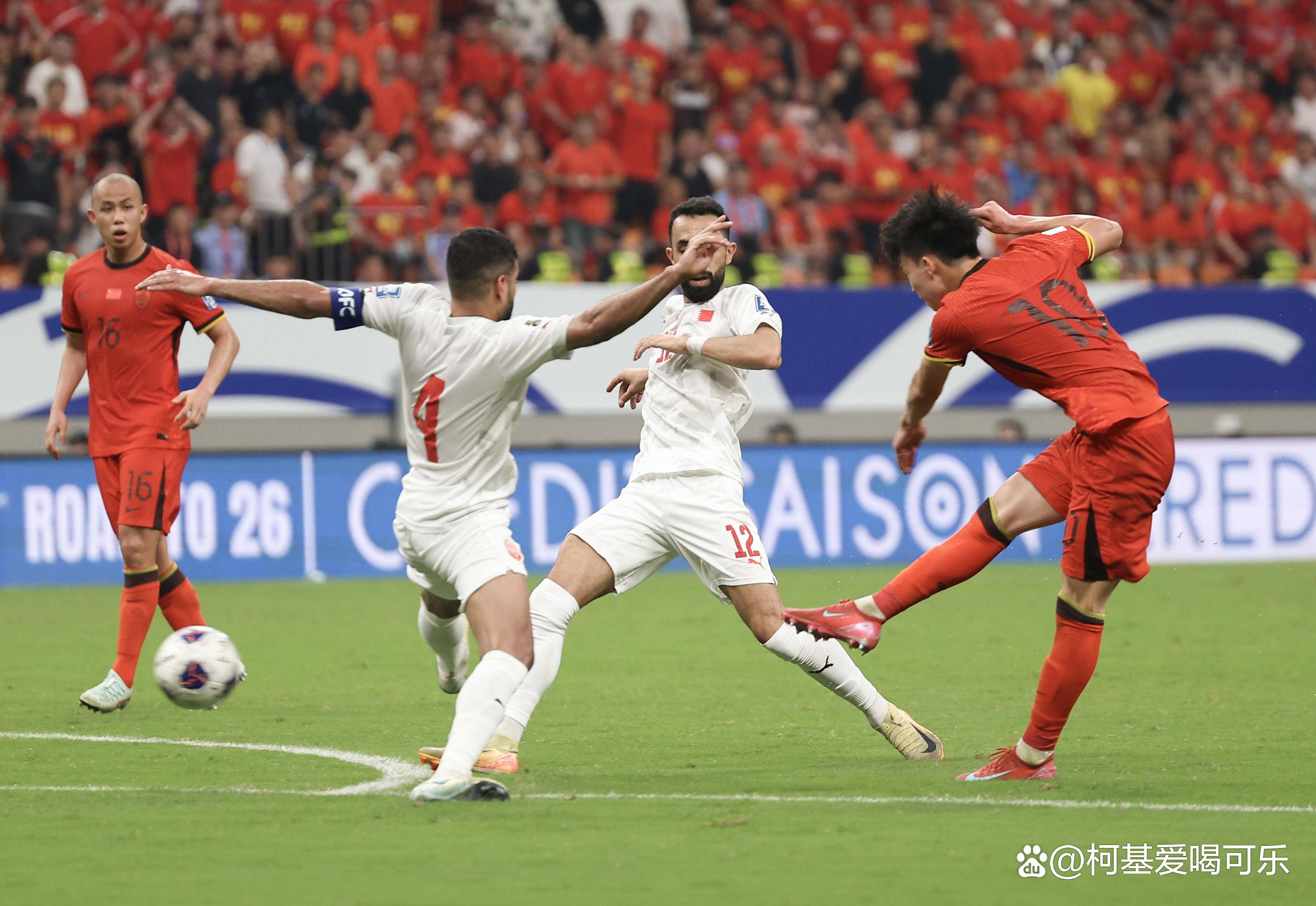 东亚强队备战国际足球大赛，全力以赴