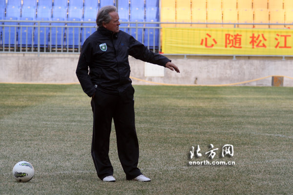重要体育赛事中出现意外情况，各方关注
