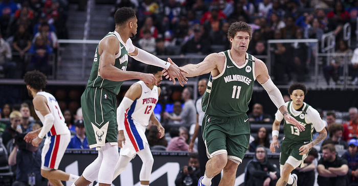 雄鹿全场压制快船,西部半决赛再下一城 雄鹿全场压制快船,西部半决赛再下一城