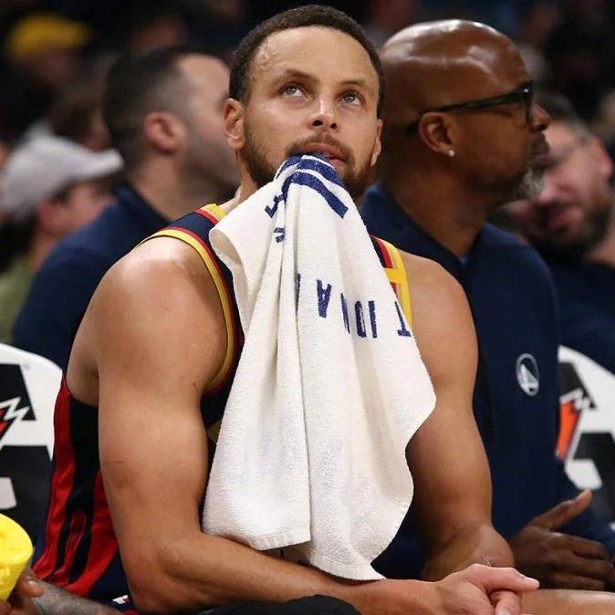 勇士三连胜！库里再掀疯狂得分狂潮