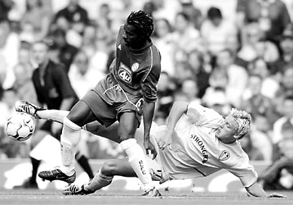 伯明翰客场憾负,两连败形势不妙,保级压力剧增 伯明翰客场憾负,两连败形势不妙,保级压力剧增