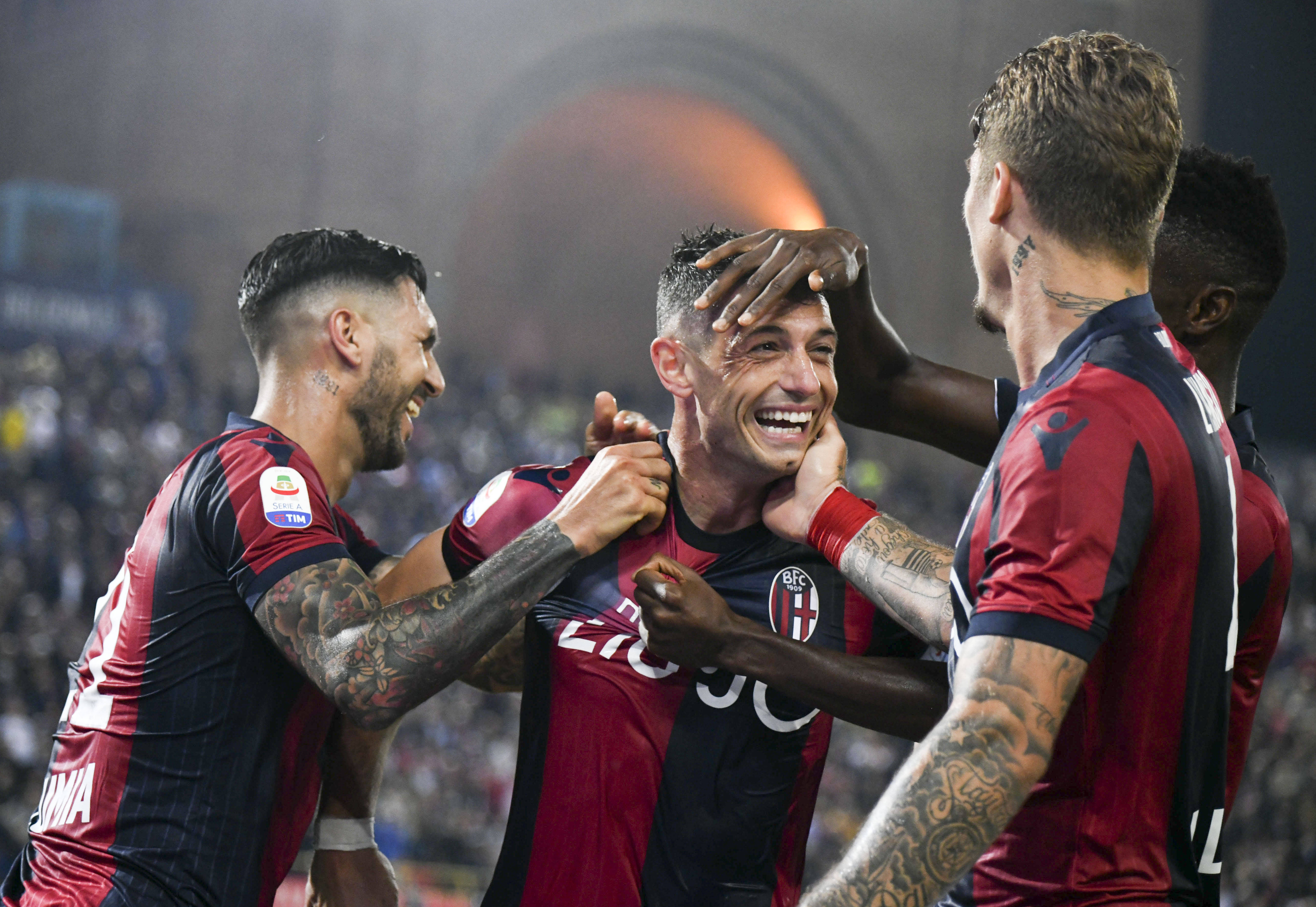 意大利联赛比赛火爆进行，球队实力对决