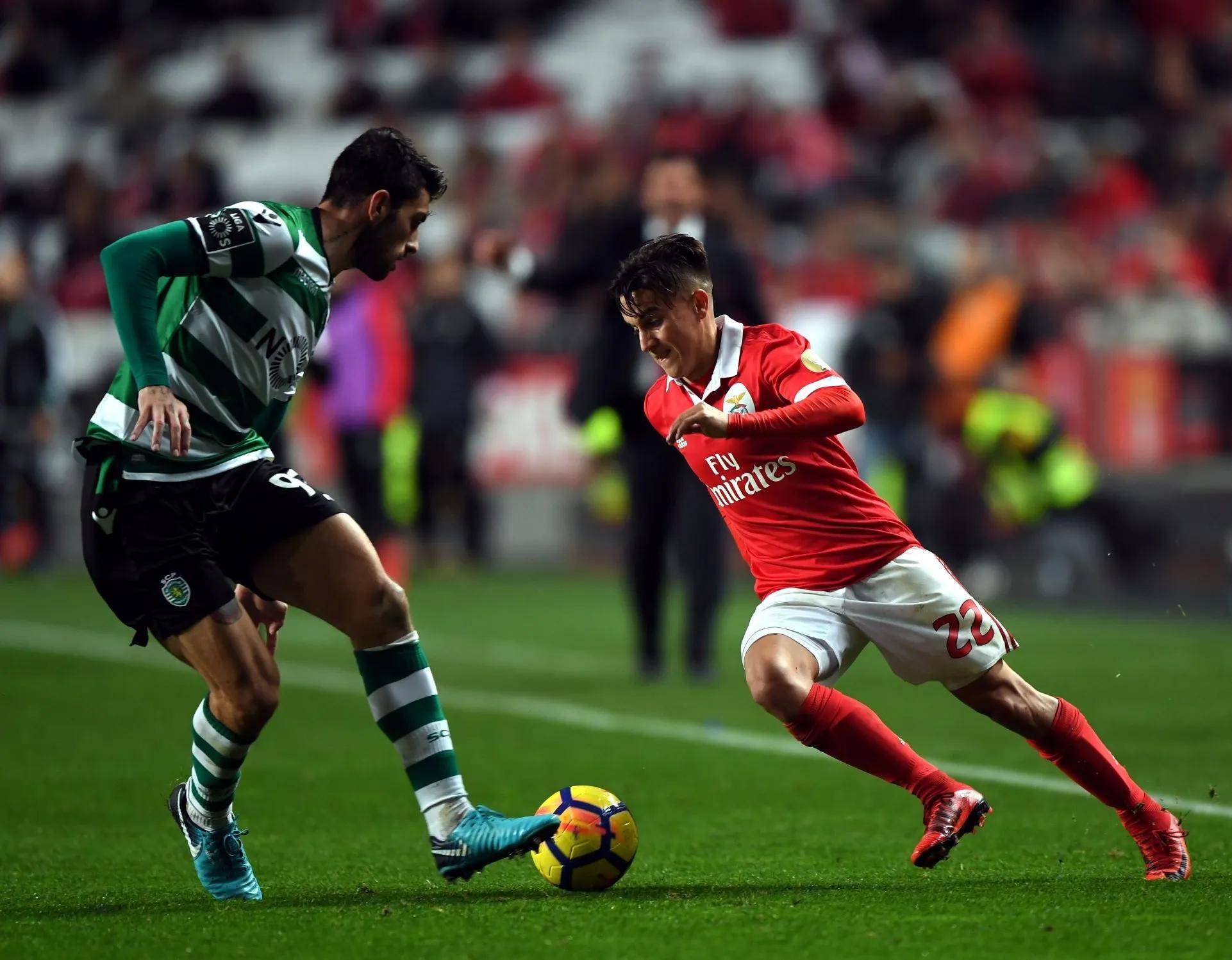 意大利联赛比赛火爆进行，球队实力对决