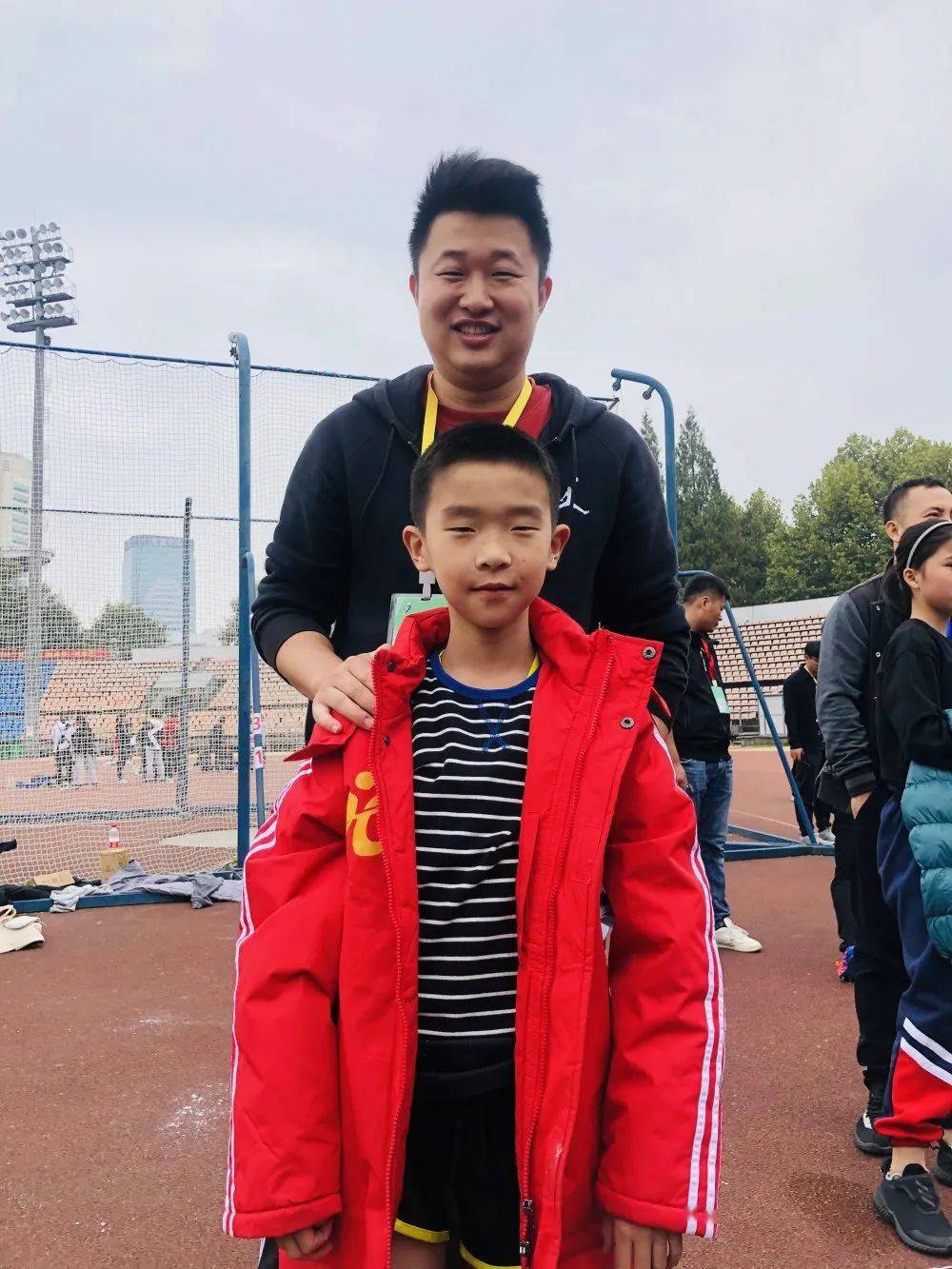 力争上游,赛场上的惊险连连 力争上游,赛场上的惊险连连