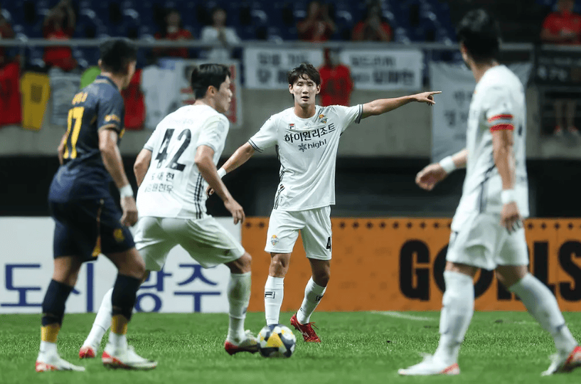 韩国球队全北现代小胜,成功晋级! 韩国球队全北现代小胜,成功晋级!