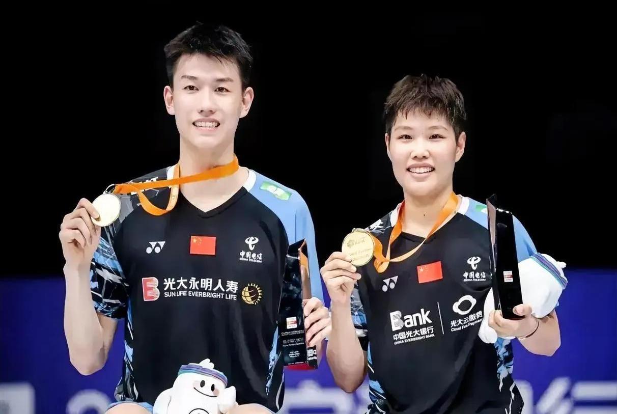 羽毛球混双一统天下,夺得冠军 羽毛球混双一统天下,夺得冠军