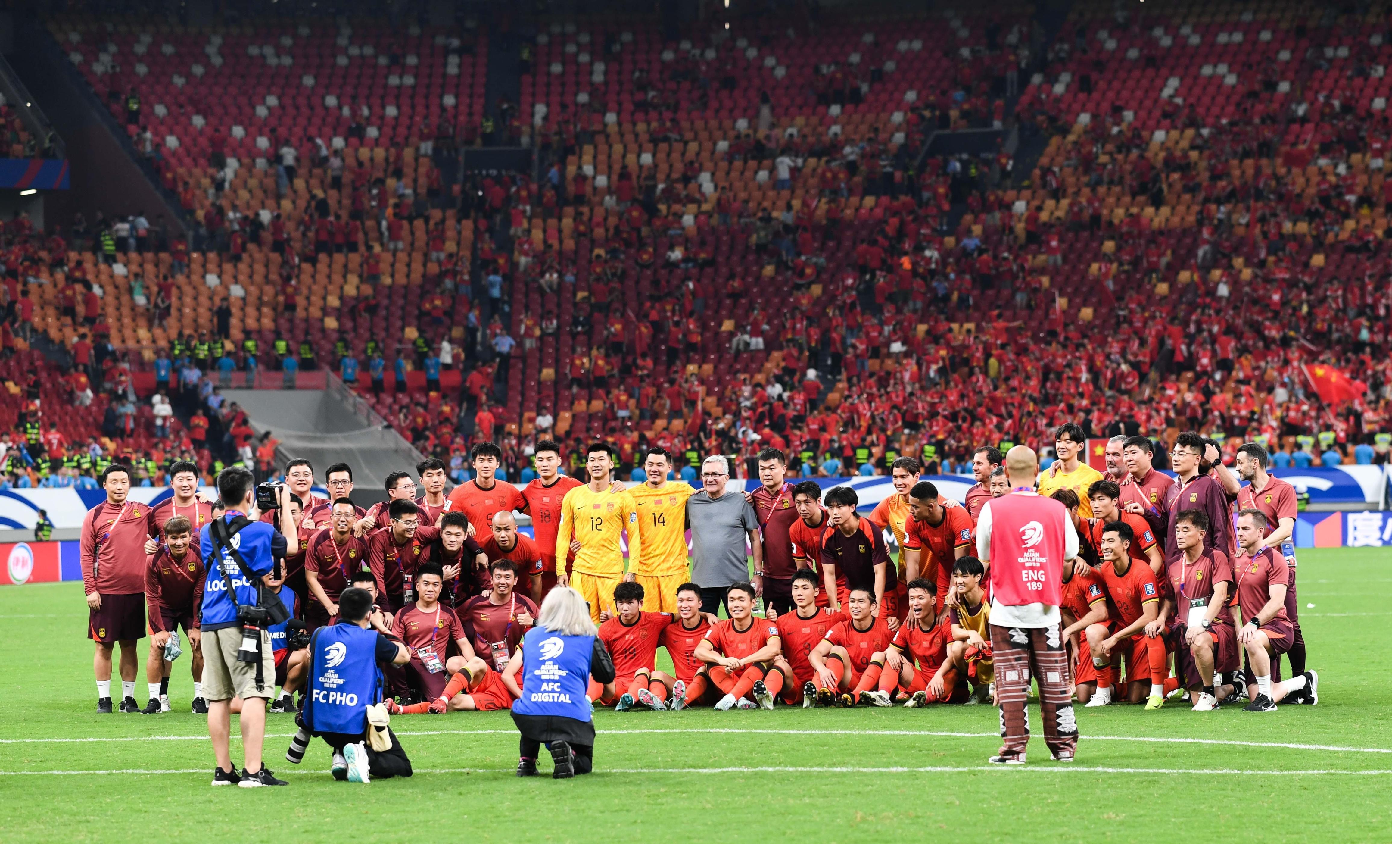 亚洲杯赛事掀起热浪，强队大比拼