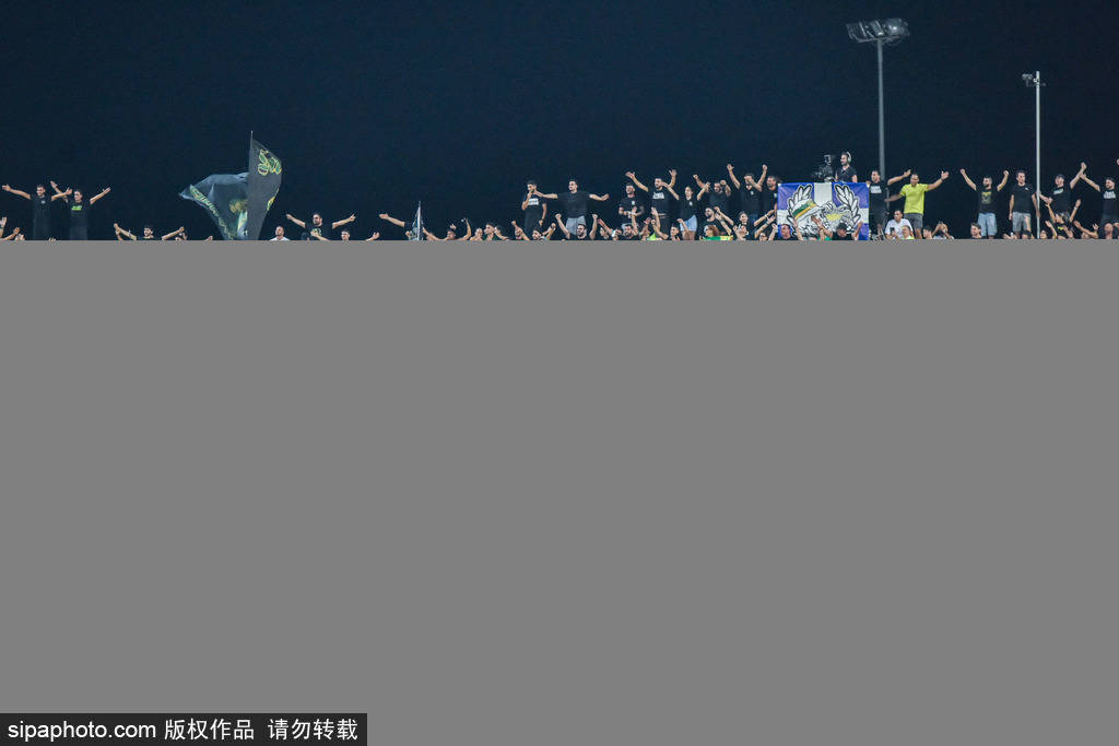 精彩赛事层出不穷,球迷热情高涨 精彩赛事层出不穷,球迷热情高涨