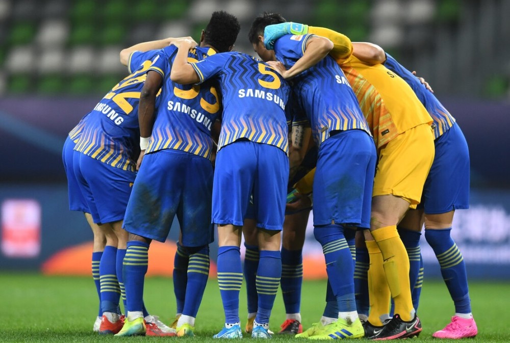 恒大主场击败苏宁，取得关键胜利