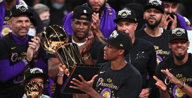 战场上的力量对比！球队成功夺冠