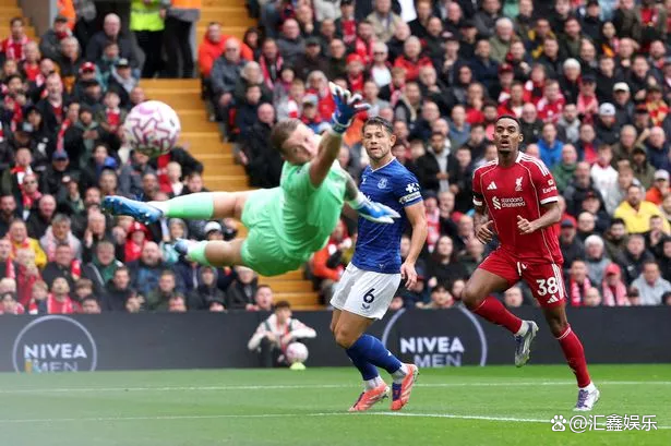 利物浦主场击败埃弗顿,赢得榜首之战 利物浦主场击败埃弗顿,赢得榜首之战