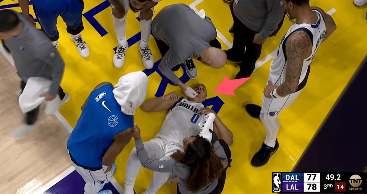 竞技赛场上的惊险瞬间，战况激烈异常