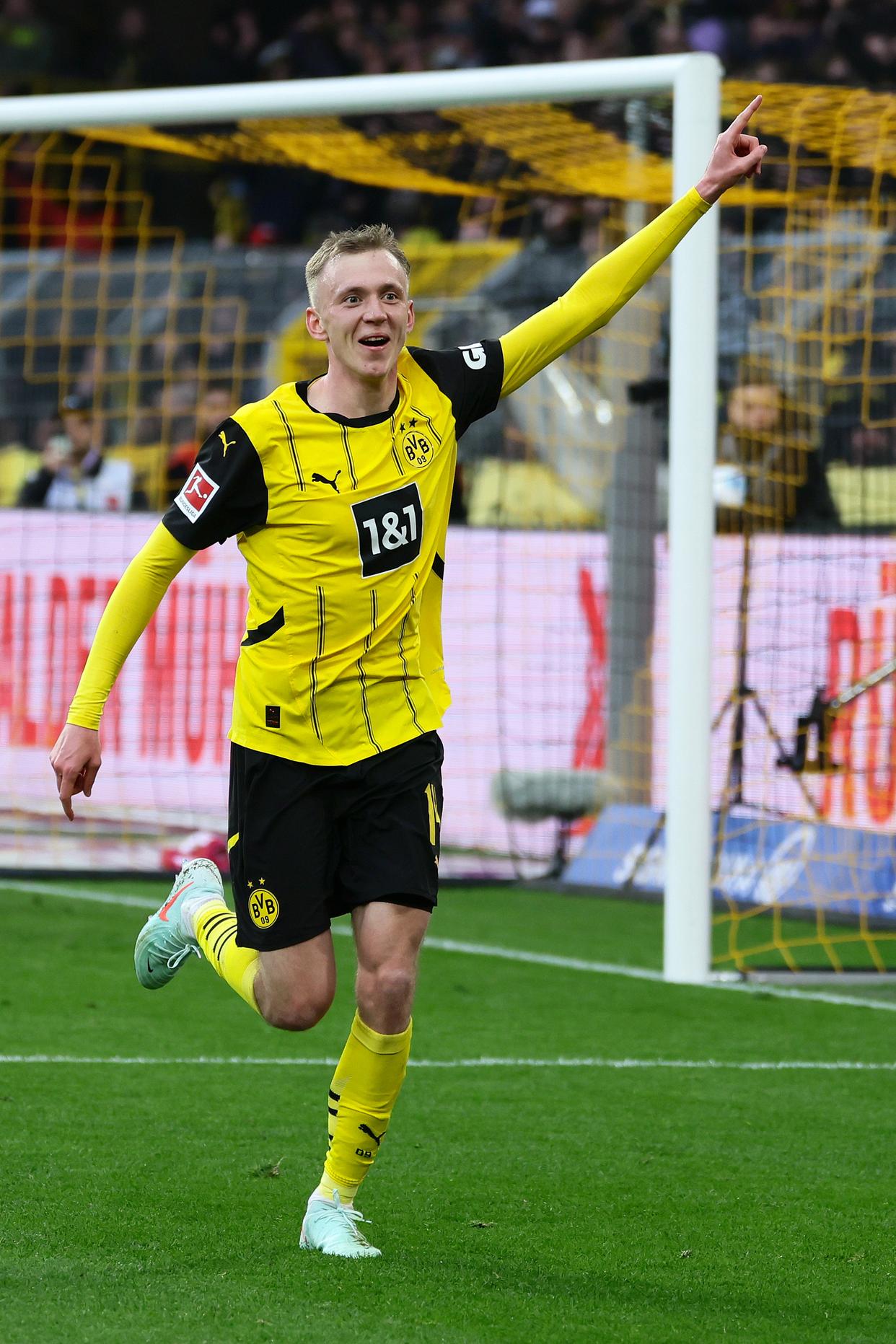 多特蒙德主场小胜美因茨,以实力稳居前列 多特蒙德主场小胜美因茨,以实力稳居前列