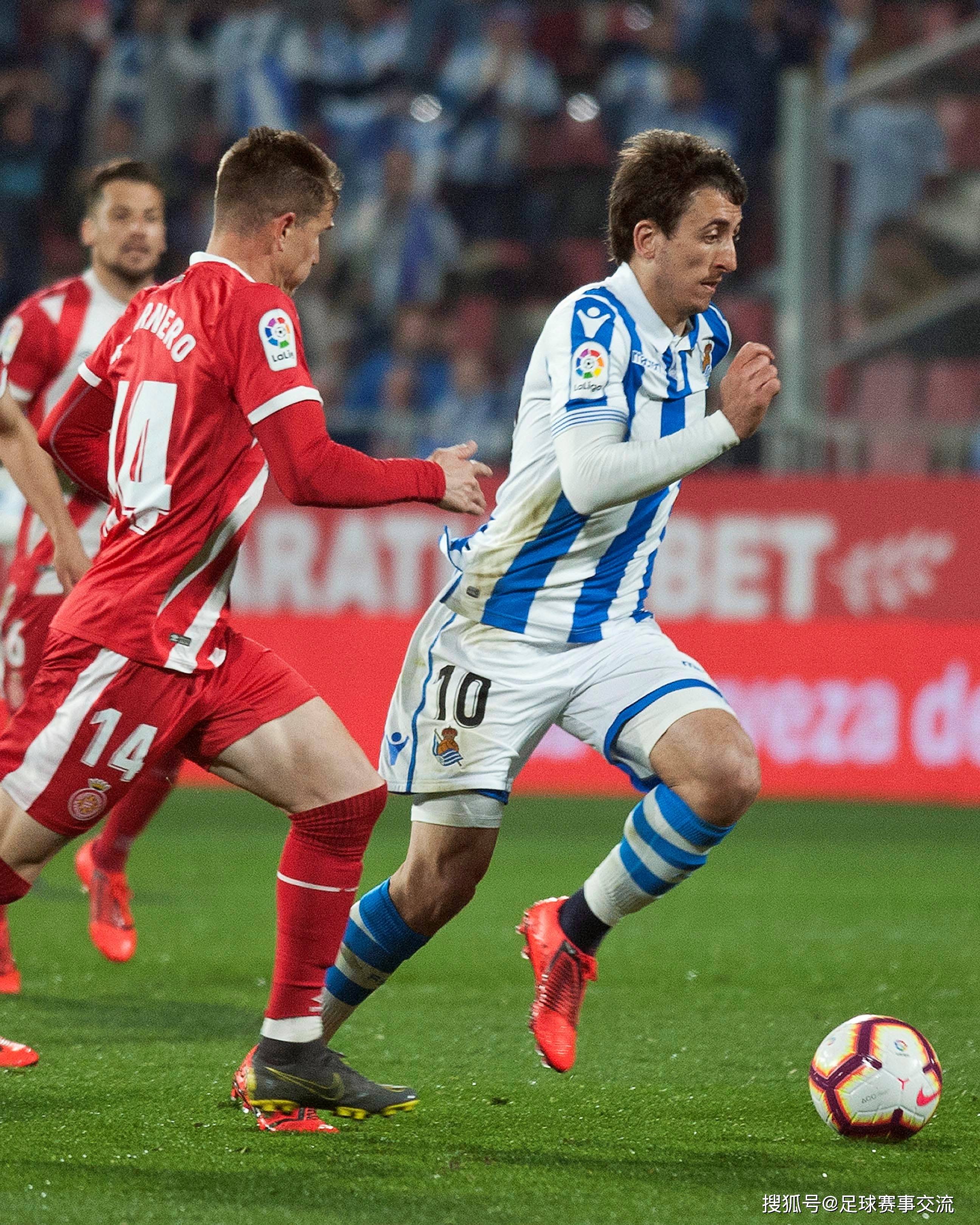 热闹非凡的足球赛事，观赏性十足