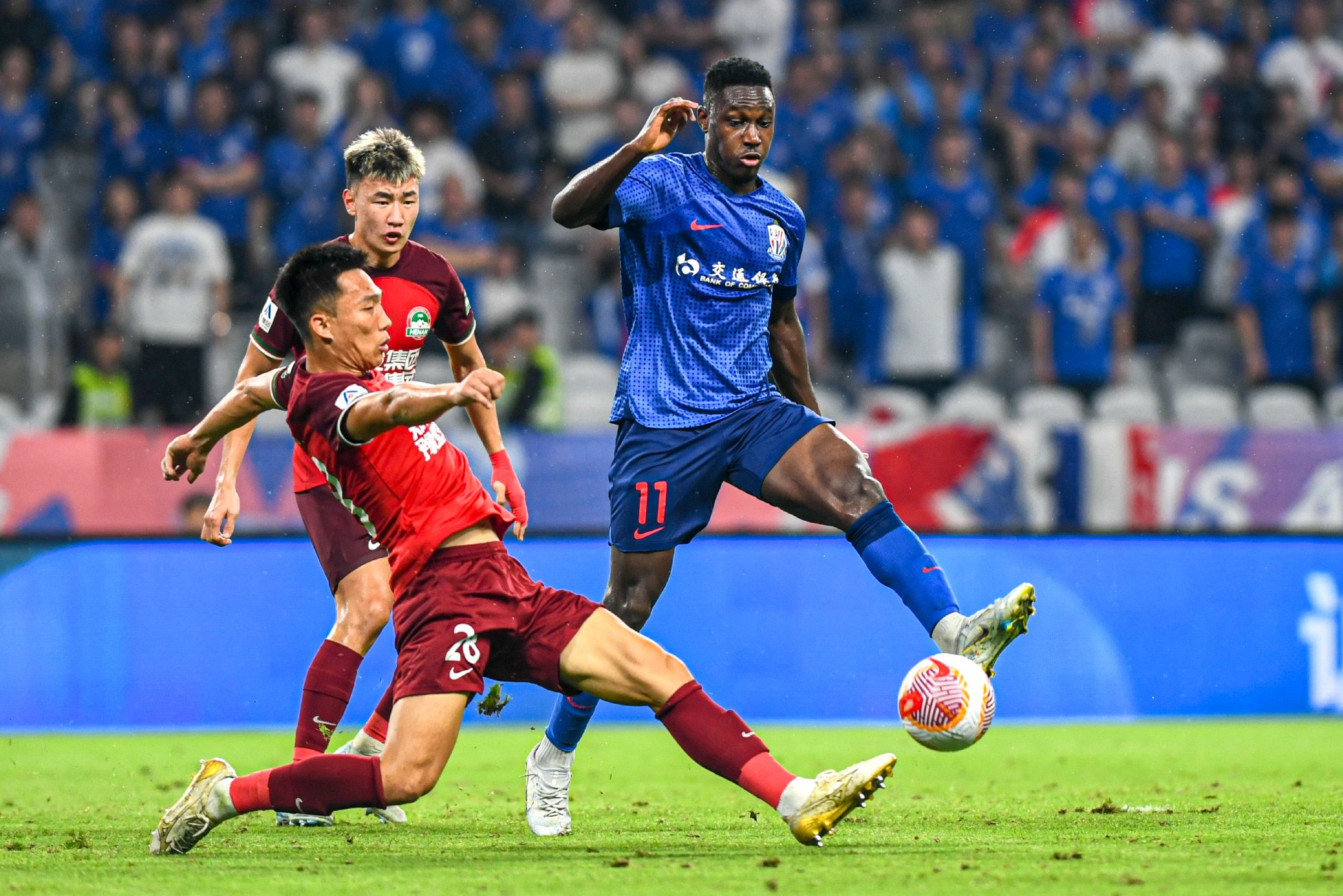 江苏苏宁主场迎战上海申花,取得3-1胜利 江苏苏宁主场迎战上海申花,取得3-1胜利