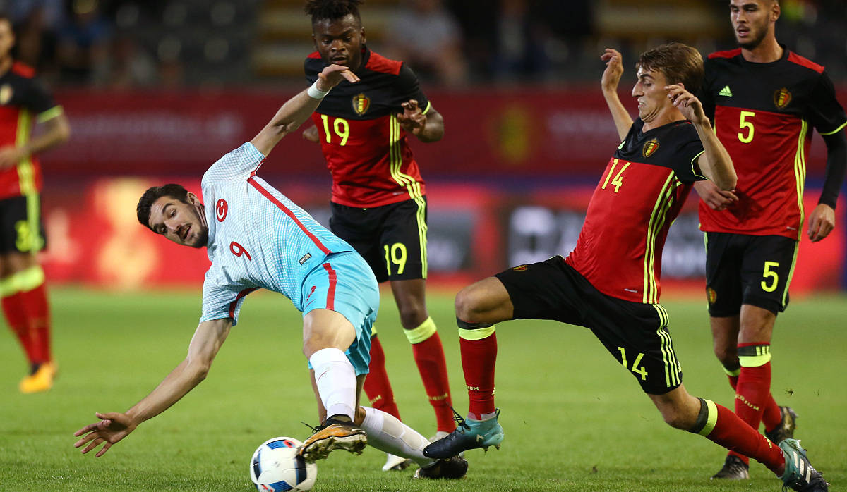 欧洲杯资格赛竞争激烈，多支劲旅精彩对决