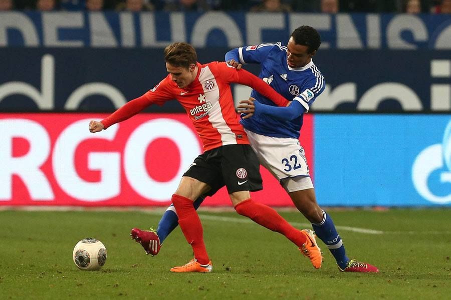 沙尔克04队再遇失利，陷入低谷