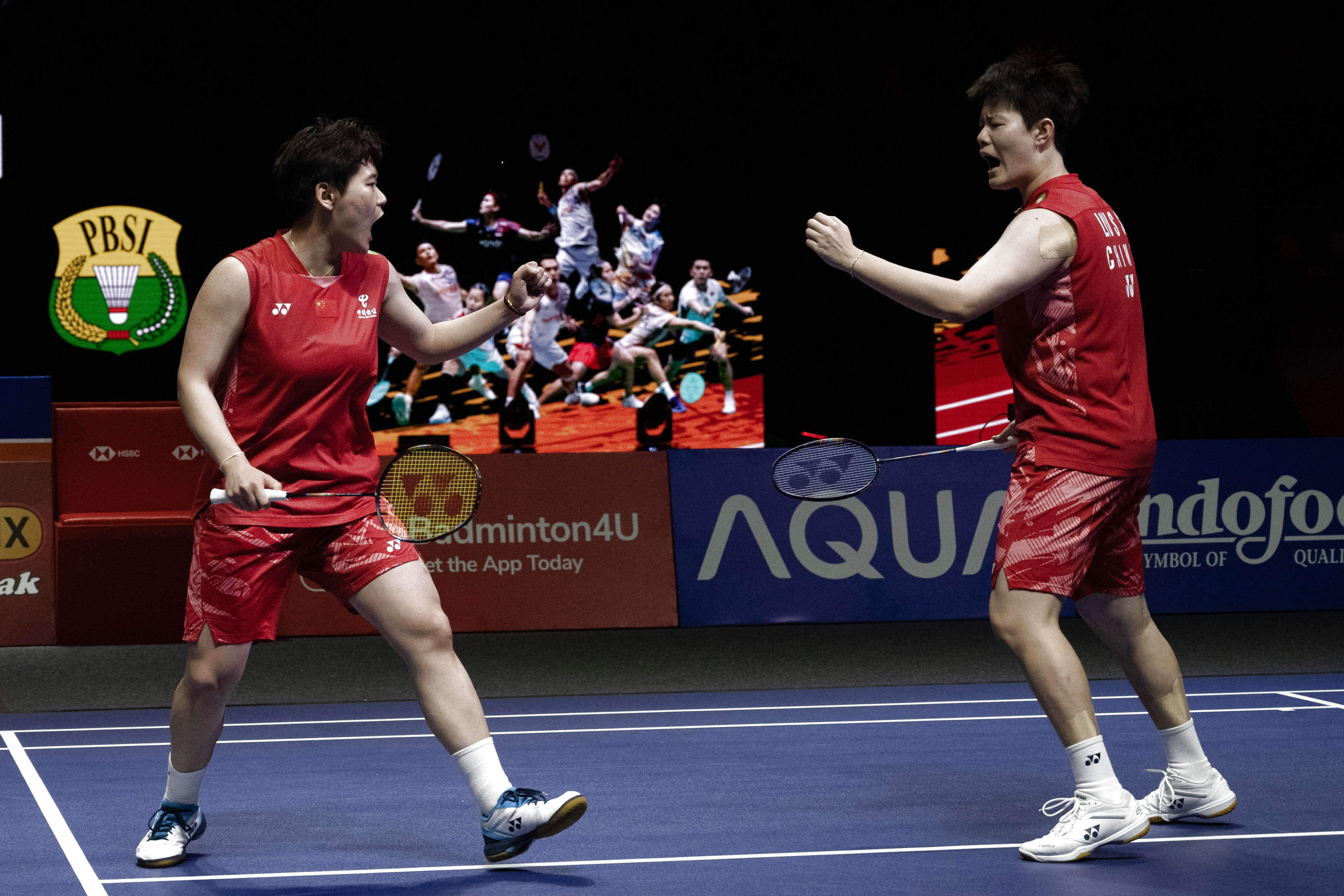 羽毛球女双战团体赛夺得五连胜