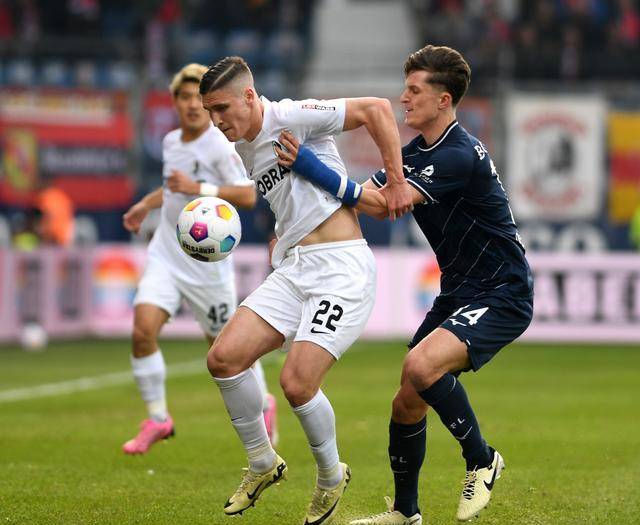 美因茨队在客场败北，球队需总结经验迎接下一场比赛