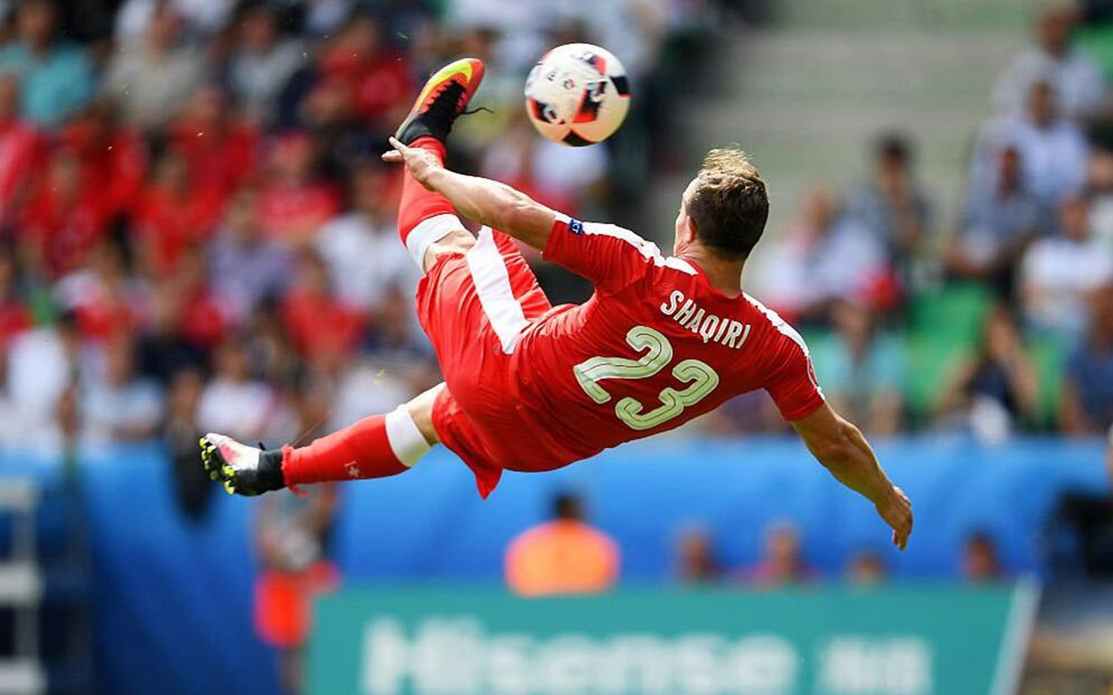 体育场上,狂飙跑动的精彩瞬间 体育场上,狂飙跑动的精彩瞬间