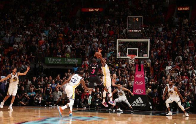 篮球赛场上的绝杀瞬间回顾