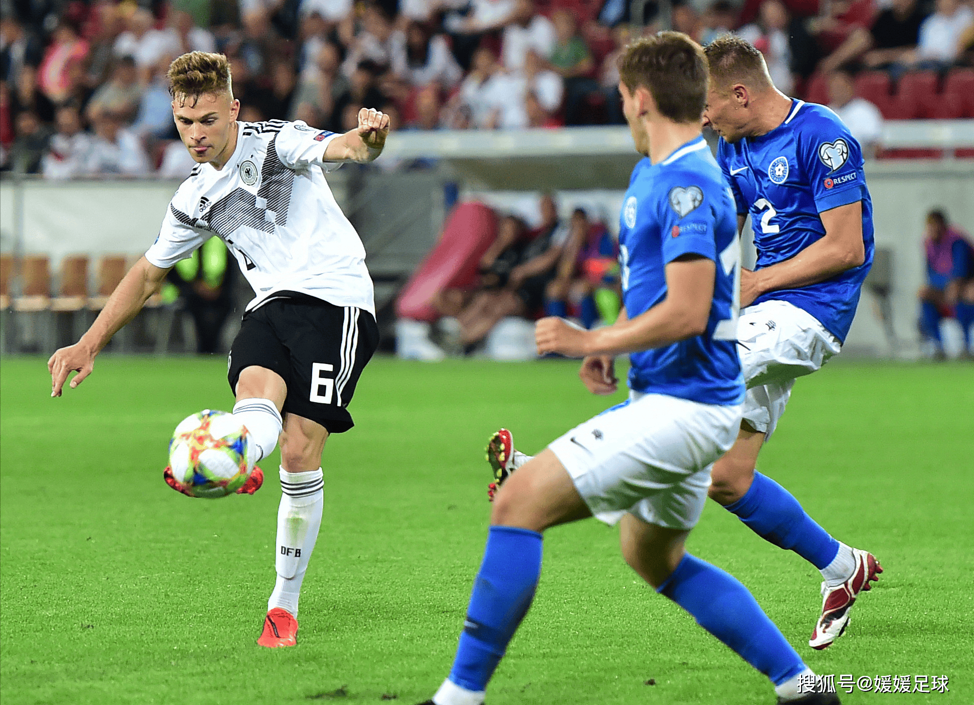 足球职业联赛竞争激烈继续，看点频频涌现！