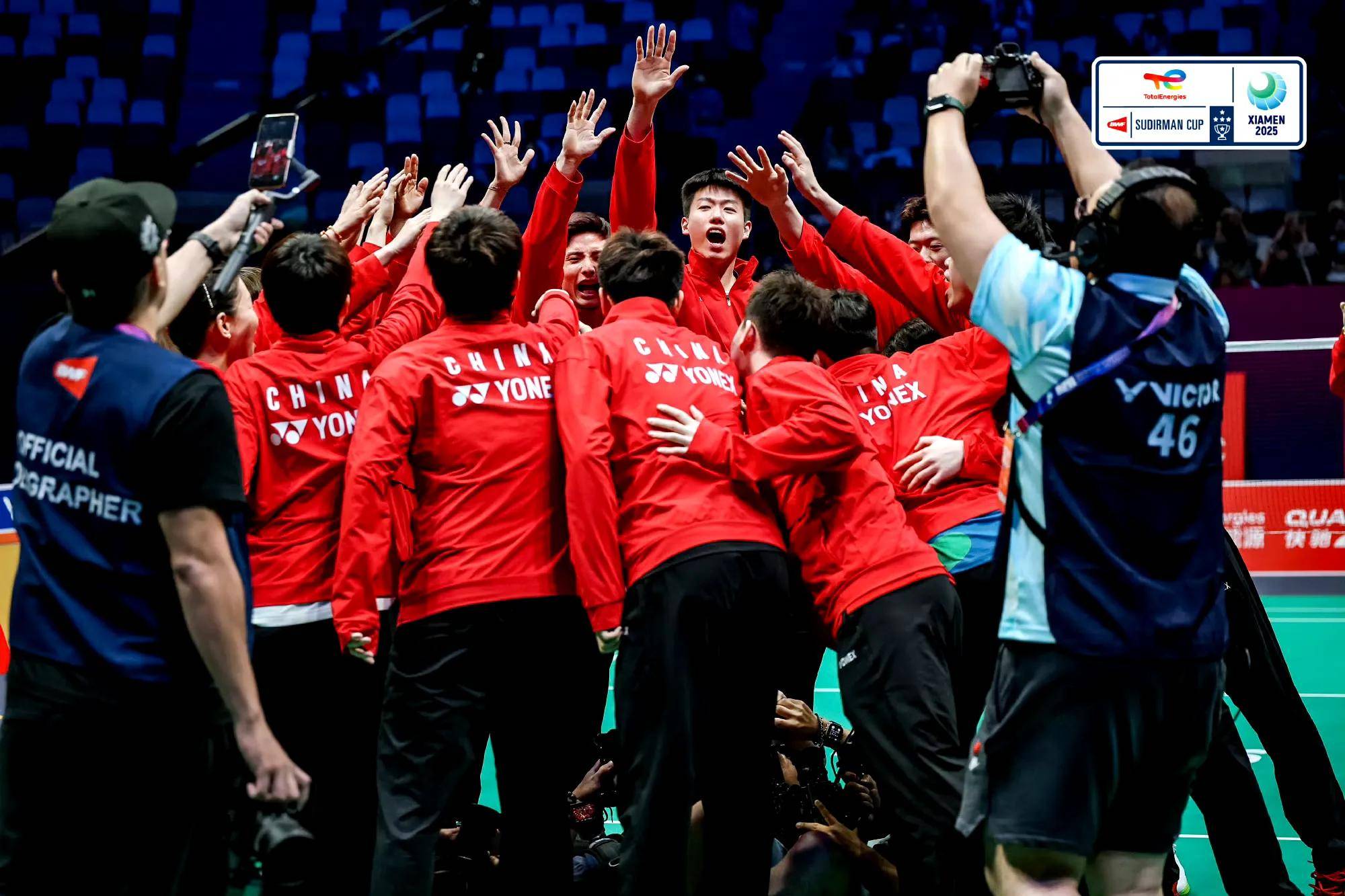 战胜对手，球队斩获比赛胜利登上巅峰