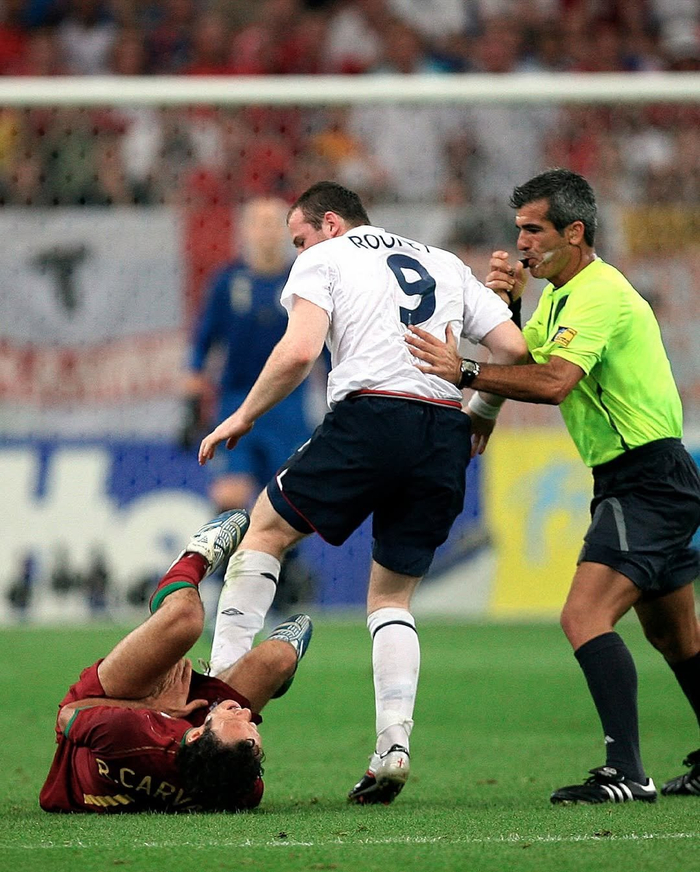 葡萄牙球队在场上狭路相逢，最终以勇气和智慧赢得一场激烈的对抗