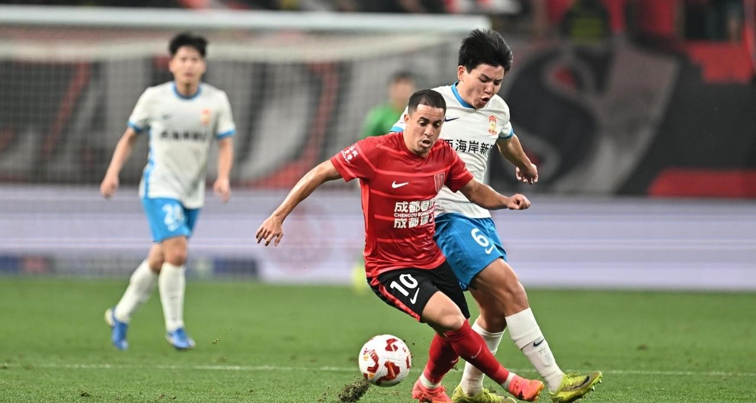 东亚球队主场失利，需全力拼搏