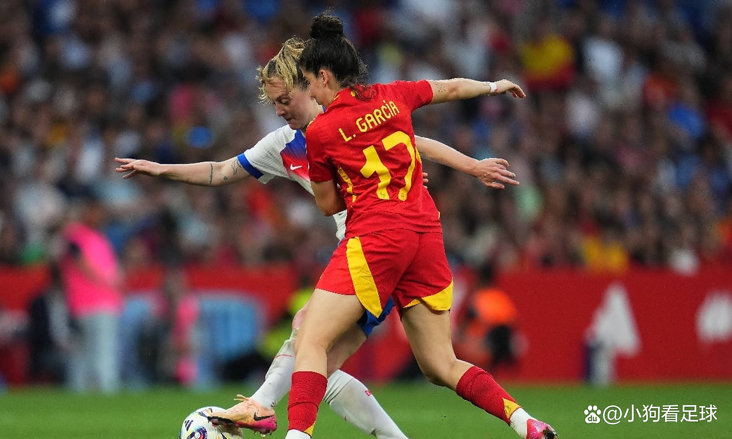 欧洲女足联赛争霸之战手足擒