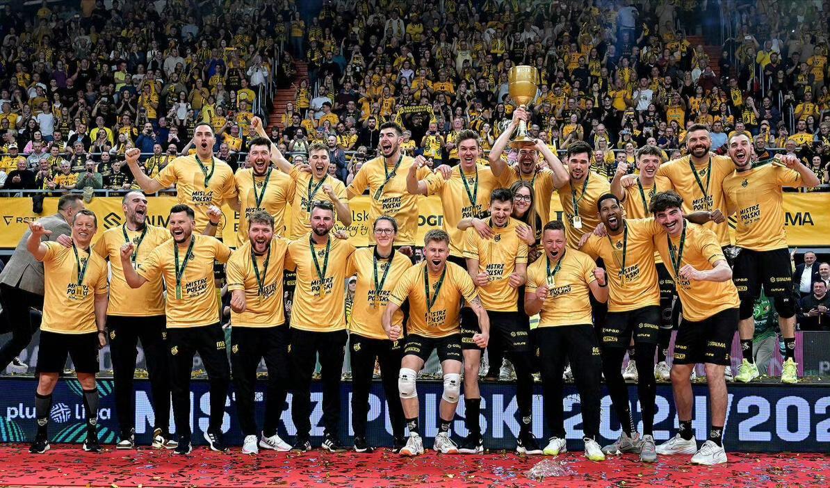 波兰队实力悍然,攻守兼备令人震撼 波兰队实力悍然,攻守兼备令人震撼