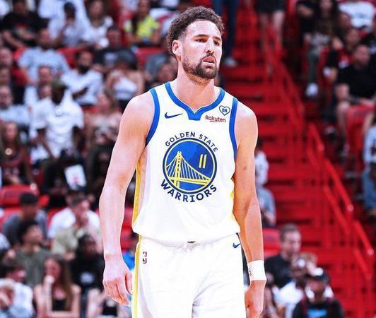 雄鹿轻松获胜，领先分区积分榜