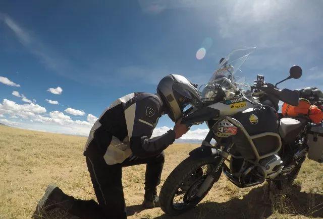 危机四伏!女队员在比赛中逆境克服 危机四伏!女队员在比赛中逆境克服