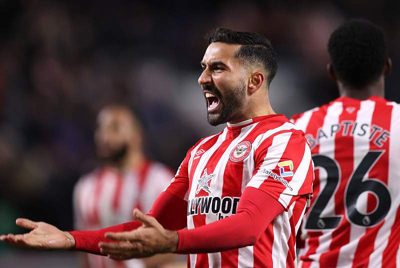 贝威奇阿尔比恩球迷期待球队赢得英超保级之战 贝威奇阿尔比恩球迷期待球队赢得英超保级之战