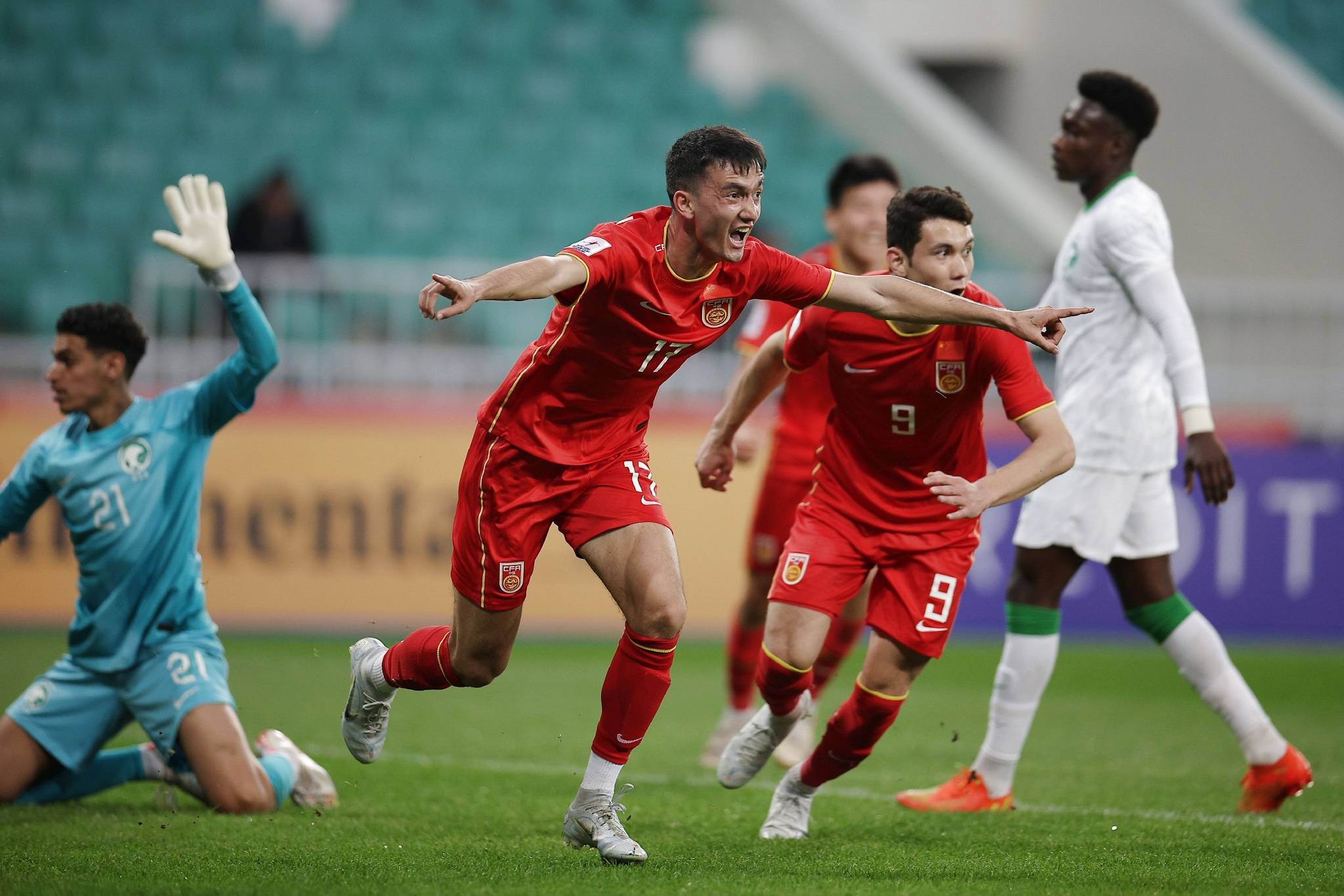 马德里竞技艰难晋级,欧冠小组赛成绩不佳 马德里竞技艰难晋级,欧冠小组赛成绩不佳