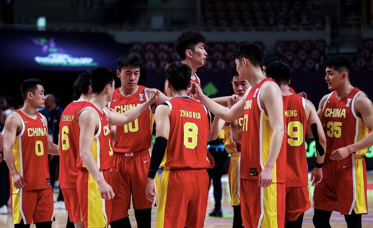 江苏男篮惊险险胜广州,展现拼搏精神 江苏男篮惊险险胜广州,展现拼搏精神