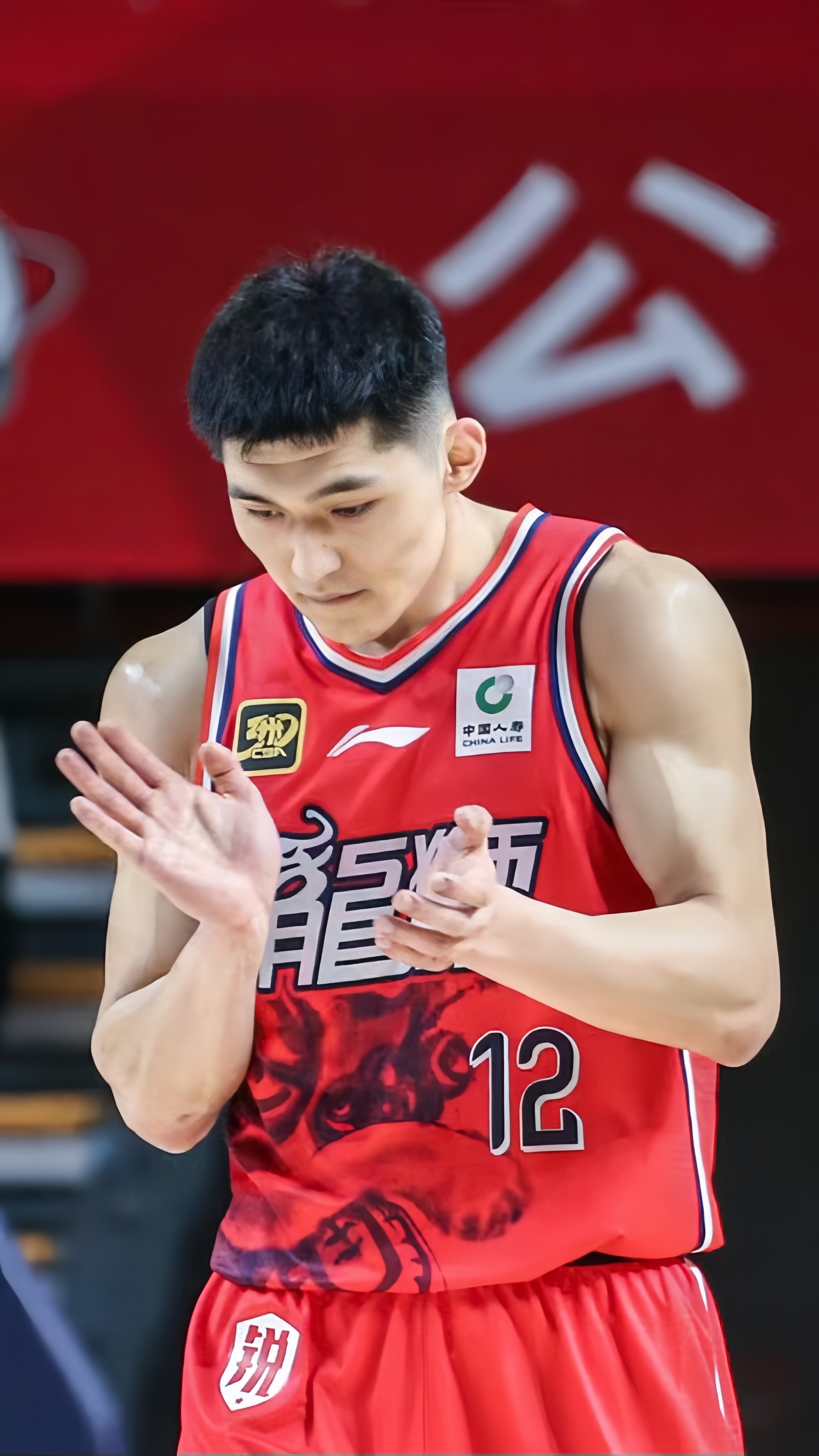 江苏男篮惊险险胜广州,展现拼搏精神 江苏男篮惊险险胜广州,展现拼搏精神