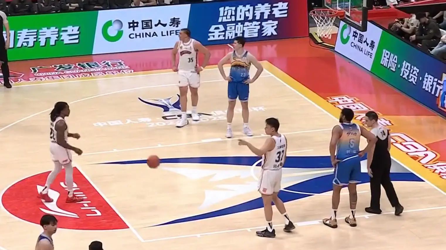 上海男篮铁桶般防守,稳定获胜赛季 上海男篮铁桶般防守,稳定获胜赛季