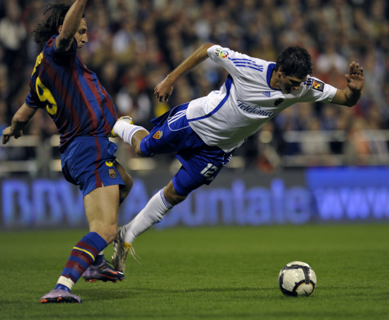 萨拉戈萨豪取客场三分,走上巅峰 萨拉戈萨豪取客场三分,走上巅峰