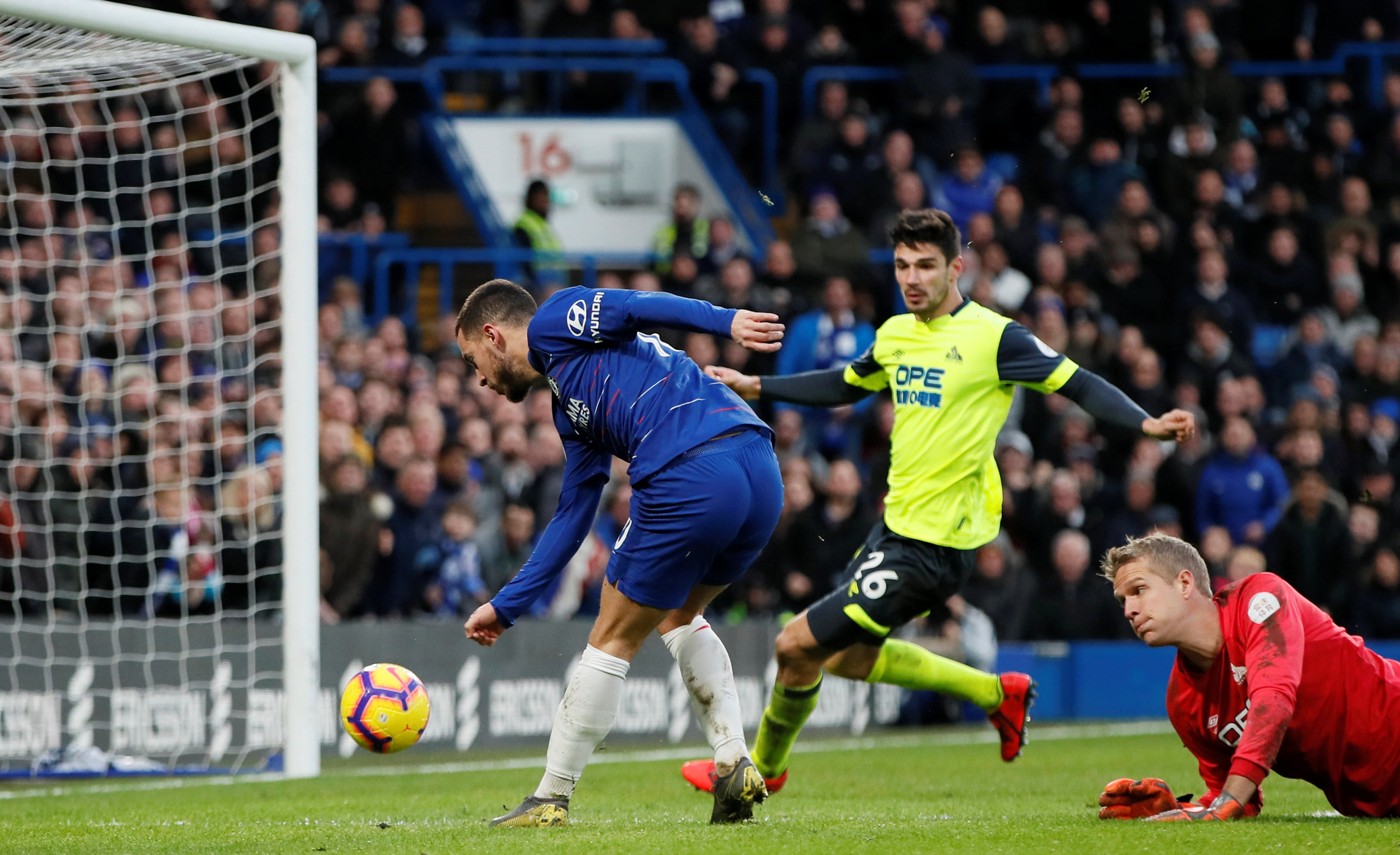 哈德斯菲尔德主场失利,保级形势堪忧 哈德斯菲尔德主场失利,保级形势堪忧