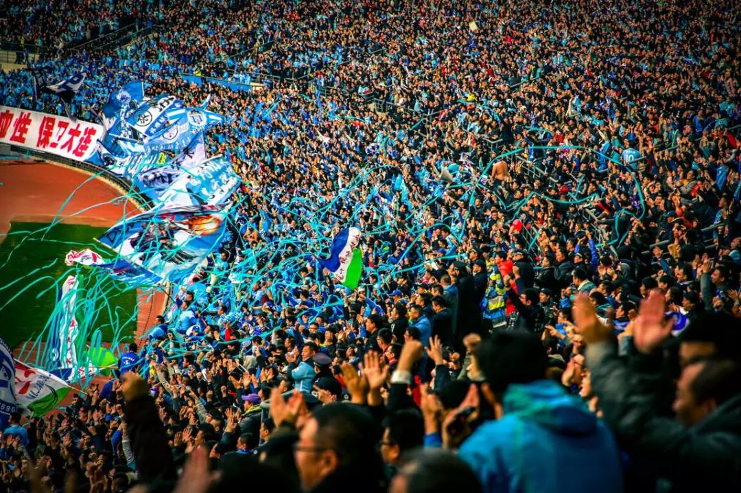 精彩绝伦的竞技场面让球迷们为之倾倒 精彩绝伦的竞技场面让球迷们为之倾倒