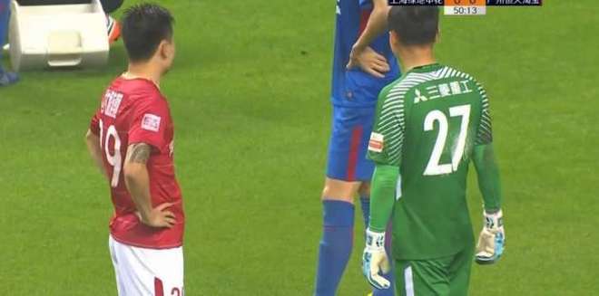 雷速官网-广州恒大客场不敌青岛黄海，防守破绽暴露