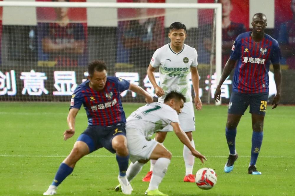 广州恒大客场不敌青岛黄海,防守破绽暴露 广州恒大客场不敌青岛黄海,防守破绽暴露