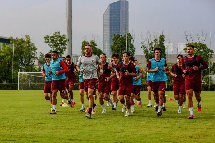 球队备战关键战役，全员集结备战