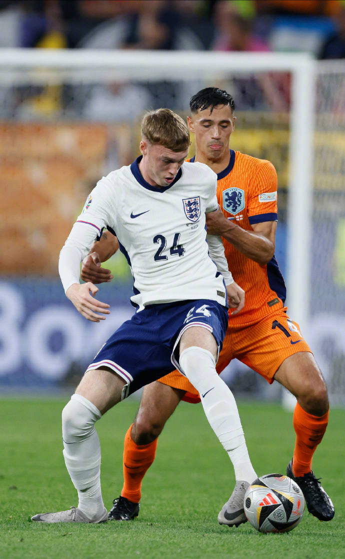 英格兰队遭遇惊险失利，不敌德国队