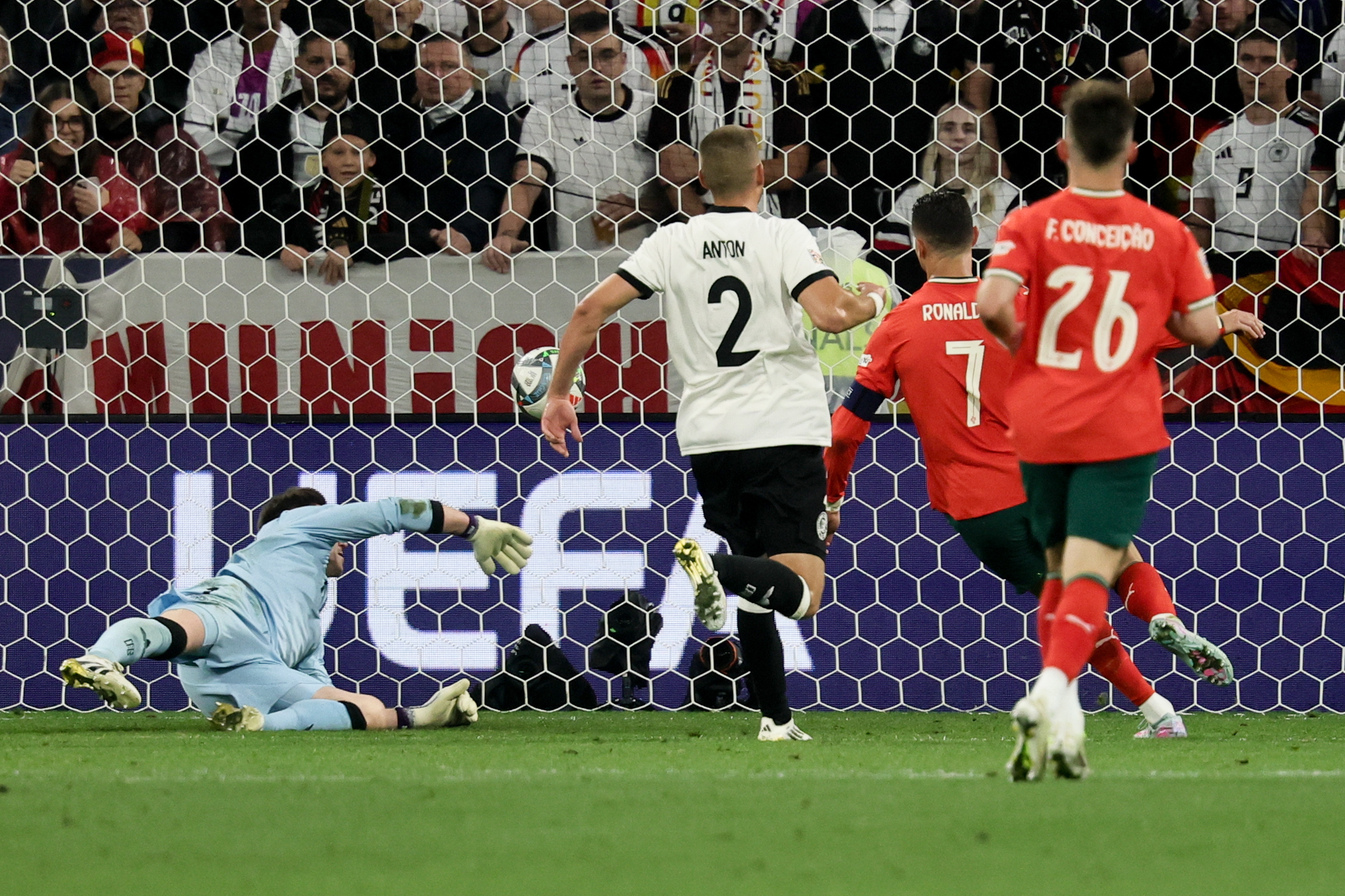 葡萄牙队成功晋级欧锦赛半决赛 葡萄牙队成功晋级欧锦赛半决赛