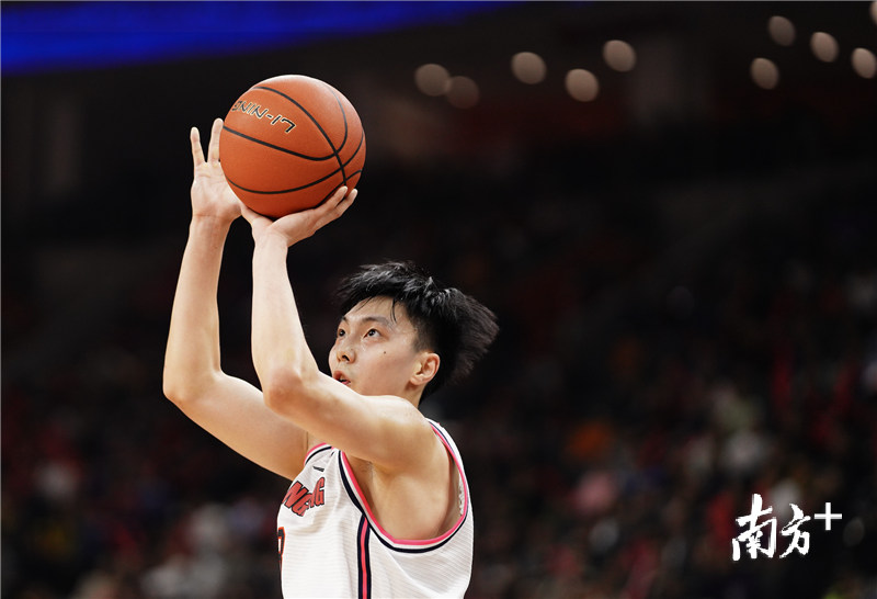 雷速直播-华德福德主场大胜，连续实现三连胜